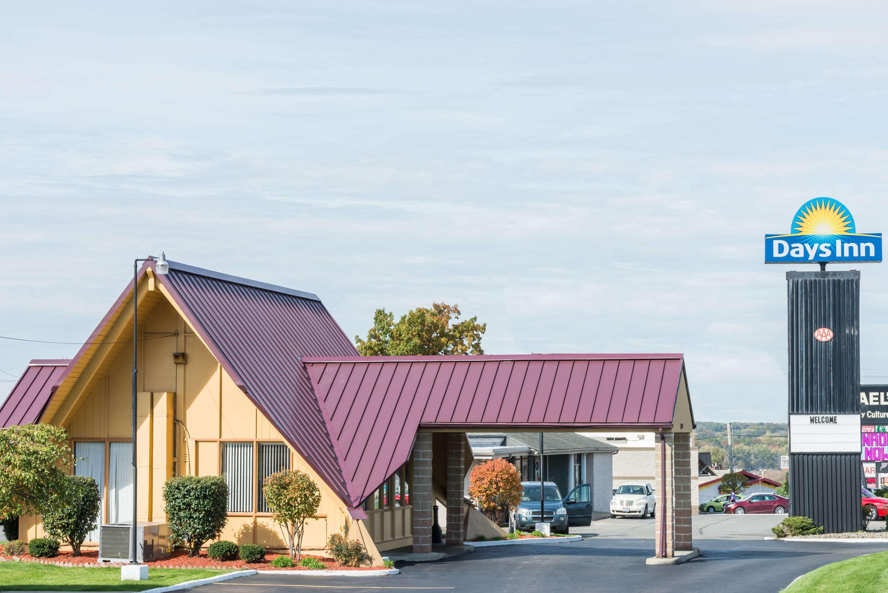 Days Inn By Wyndham Niles Extérieur photo