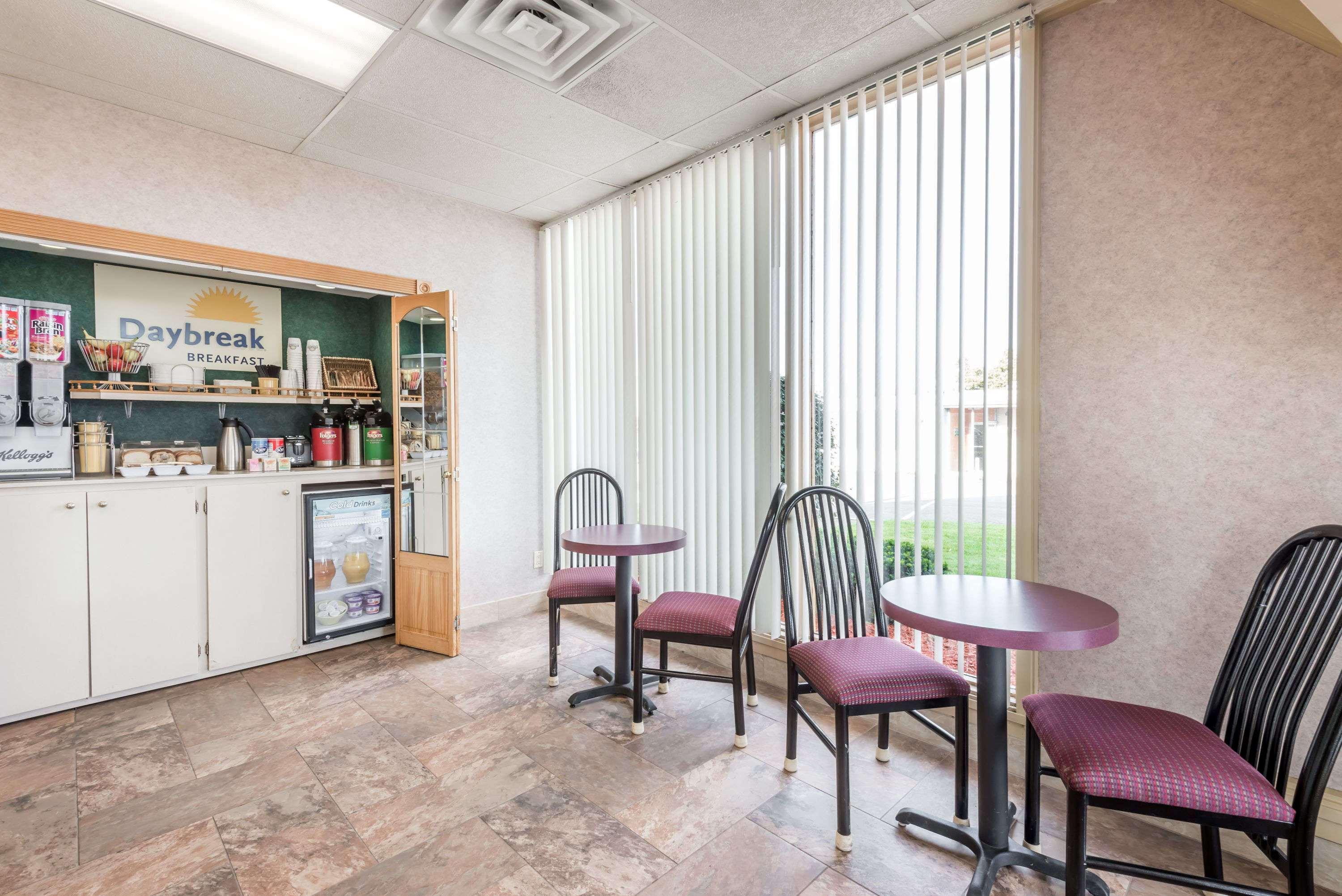 Days Inn By Wyndham Niles Extérieur photo